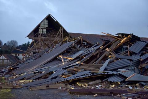 Teurer Orkan. Sturmtief „Friederike“ hat ein landwirtschaftliches Anwesen im hessischen Meimbressen zerstört.